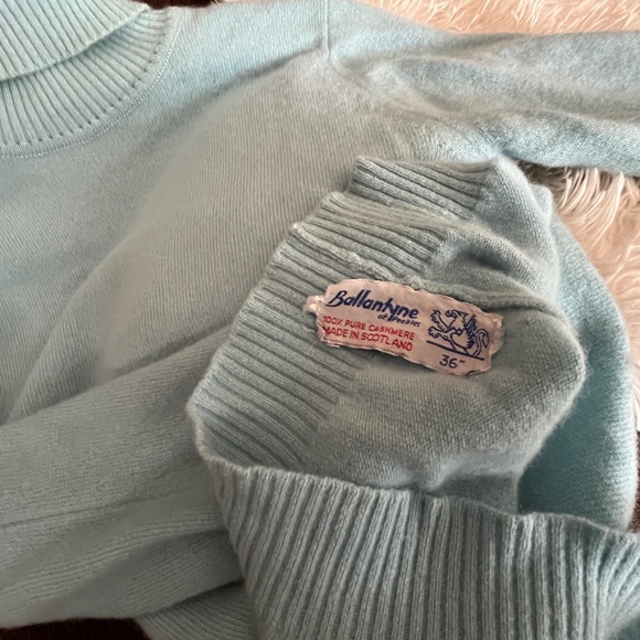 Vintage Scotish Cashmere Turtleneck in Robin’s Egg Blue - Perfect Condition - Picture 4 of 10